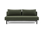 Sly sovesofa i 413 Esina Olive Green, set forfra