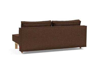 Sly Wood sovesofa i 359 Taura Cappuccino, set skråt bagfra