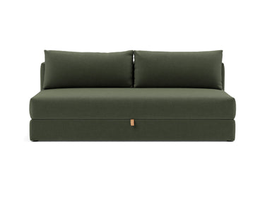 Osvald sovesofa i 413 Esina Olive Green, set forfra