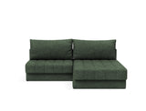 Akello sovesofa med chaiselong i 281 Avella Pine Green, set forfra