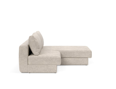 Akello sovesofa med chaiselong i 280 Avella Sand, set fra siden