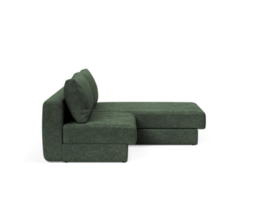 Akello sovesofa med chaiselong i 281 Avella Pine Green, set fra siden