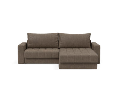 Akello sovesofa med chaiselong og armlæn i 411 Esina Cedar Brown, set forfra