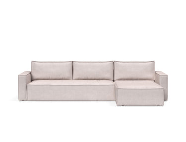 Newilla sovesofa med chaiselong i 300 Weda Sand, set forfra