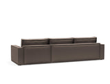 Newilla sovesofa med chaiselong i 530 Bouclé Taupe, set skråt bagfra