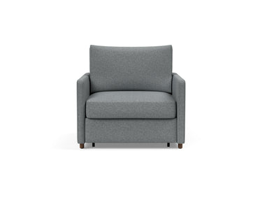 Neah stol med slim armlæn i 320 Corocco Shadow Grey, set forfra
