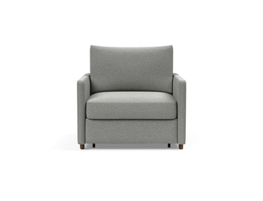 Neah stol med slim armlæn i 853 Mahoga Dove Grey, set forfra