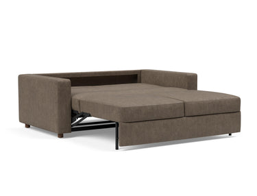 Neah 160 sovesofa med standard armlæn i 411 Esina Cedar Brown, slået ud til seng