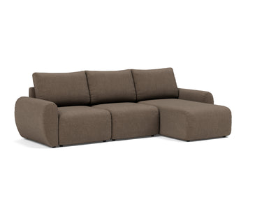 Norum sovesofa med chaiselong og Curve armlæn i 411 Esina Cedar Brown, set skråt forfra