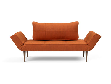 Zeal Styletto daybed i 412 Esina Rust Orange, set forfra