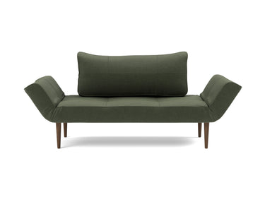 Zeal Styletto daybed i 413 Esina Olive Green, set forfra