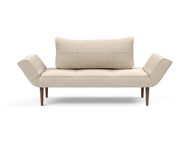 Zeal Styletto daybed i 586 Phobos Latte, set forfra
