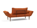 Zeal Styletto daybed i 412 Esina Rust Orange, set skråt bagfra
