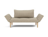 Zeal Bow daybed i 356 Taura Sand, set forfra