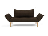Zeal Bow daybed i 358 Taura Chocco, set forfra
