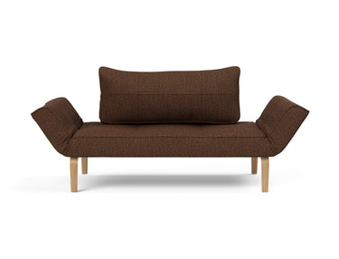 Zeal Bow daybed i 359 Taura Cappuccino, set forfra