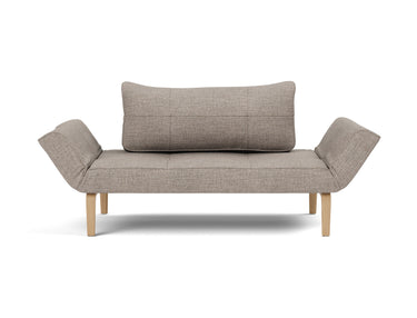 Zeal Bow daybed i 472 Yuveno Warm Grey, set forfra