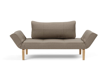 Zeal Bow daybed i 850 Mahoga Caramel, set forfra
