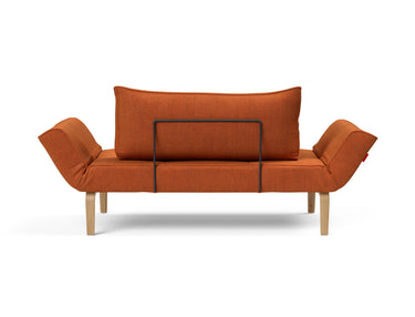Zeal Bow daybed i 412 Esina Rust Orange, set bagfra