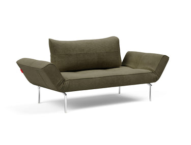 Zeal Straw daybed i 316 Cordufine Pine Green, set skråt forfra