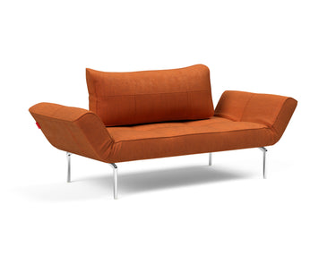 Zeal Straw daybed i 412 Esina Rust Orange, set skråt forfra