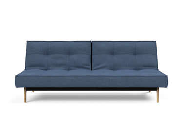 Splitback Eik sovesofa i 302 Weda Blue, set forfra