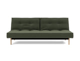 Splitback Eik sovesofa i 413 Esina Olive Green, set forfra