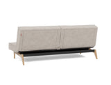 Splitback Eik sovesofa i 471 Yuveno Sand, set skråt bagfra