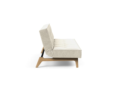 Splitback Eik sovesofa i 357 Taura Off White, set fra siden
