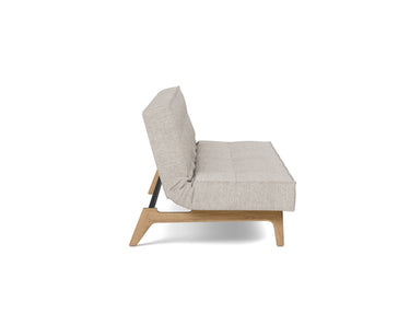 Splitback Eik sovesofa i 471 Yuveno Sand, set fra siden