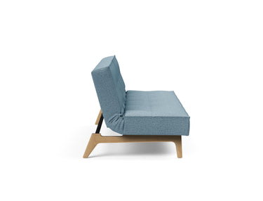 Splitback Eik sovesofa i 525 Mixed Dance Light Blue, set fra siden