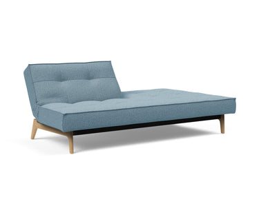 Splitback Eik sovesofa i 525 Mixed Dance Light Blue, med den ene ryghalvdel lagt ned