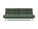 Splitback Styletto Light Wood sovesofa i 281 Avella Pine Green, set forfra