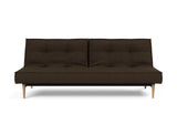 Splitback Styletto Light Wood sovesofa i 358 Taura Chocco, set forfra