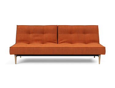 Splitback Styletto Light Wood sovesofa i 412 Esina Rust, set forfra