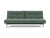Splitback Styletto Light Wood sovesofa i 518 Elegance Green, set forfra
