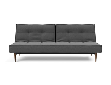 Splitback Styletto Dark Wood sovesofa i 852 Mahoga Seal Grey, set forfra