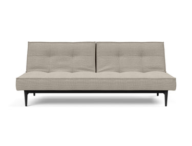 Splitback Styletto Black Wood sovesofa i 579 Kenya Gravel, set forfra
