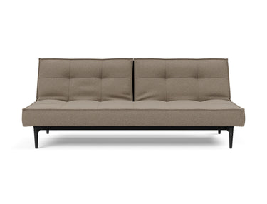 Splitback Styletto Black Wood sovesofa i 850 Mahoga Caramel, set forfra