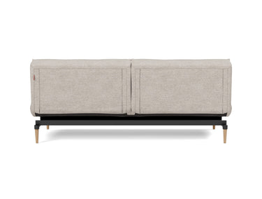 Splitback Styletto Light Wood sovesofa i 471 Yuveno Sand, set bagfra