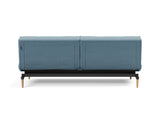 Splitback Styletto Light Wood sovesofa i 525 Mixed Dance Light Blue, set bagfra