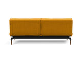Splitback Styletto Dark Wood sovesofa i 507 Elegance Burned Curry, set bagfra