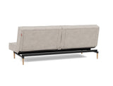 Splitback Styletto Light Wood sovesofa i 471 Yuveno Sand, set skråt bagfra