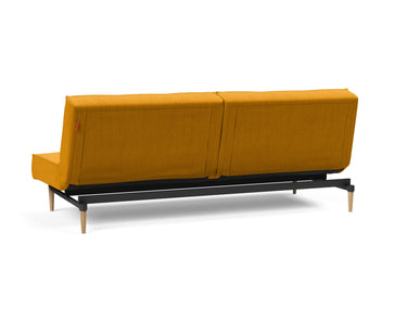 Splitback Styletto Light Wood sovesofa i 507 Elegance Burned Curry, set skråt bagfra