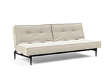 Splitback Styletto Black Wood sovesofa i 357 Taura Off White, set skråt forfra