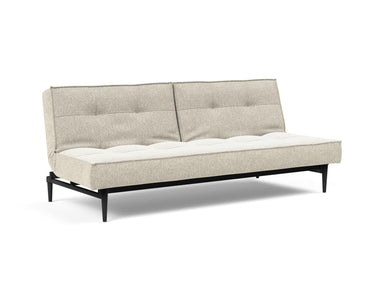 Splitback Styletto Black Wood sovesofa i 357 Taura Off White, set skråt forfra