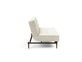 Splitback Styletto Dark Wood sovesofa i 357 Taura Off White, set fra siden