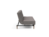 Splitback Styletto Dark Wood sovesofa i 521 Mixed Dance Grey, set fra siden