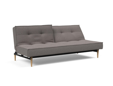 Splitback Styletto Light Wood sovesofa i 521 Mixed Dance Grey, med den ene ryghalvdel lænet tilbage