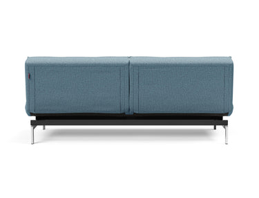 Splitback Chrome sovesofa i 525 Mixed Dance Light Blue, set bagfra